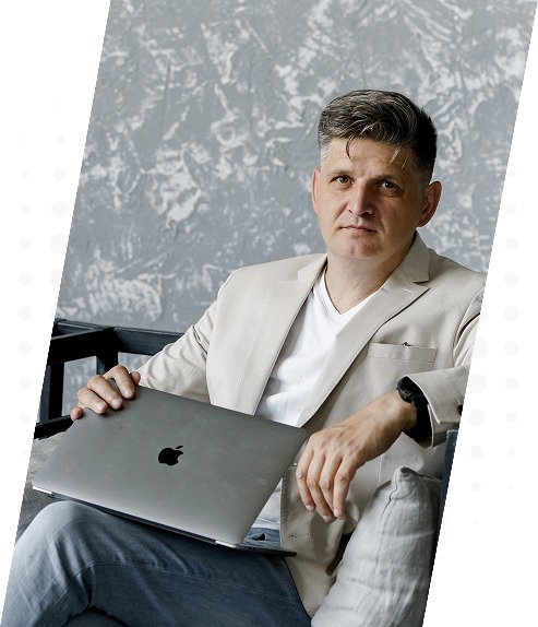 Привет, я Илья Сайков