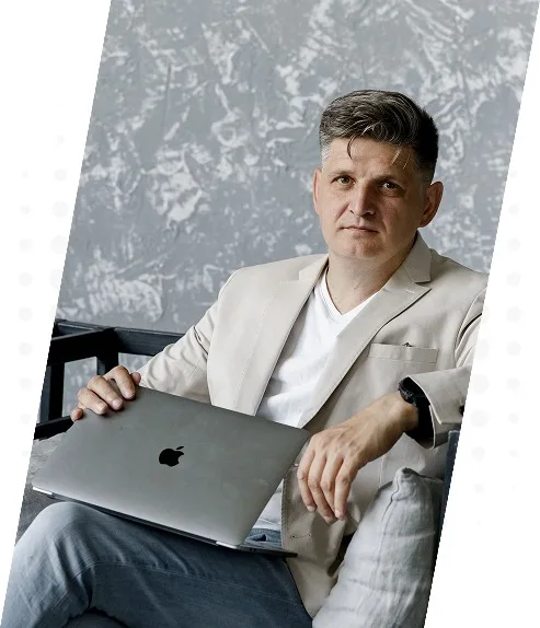 Привет, я Илья Сайков